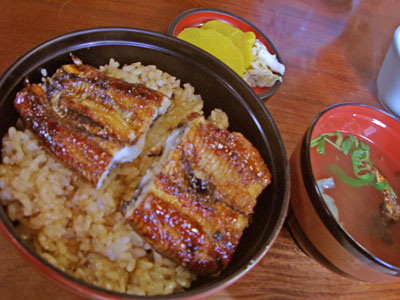 ごはんの中にもうなぎが!